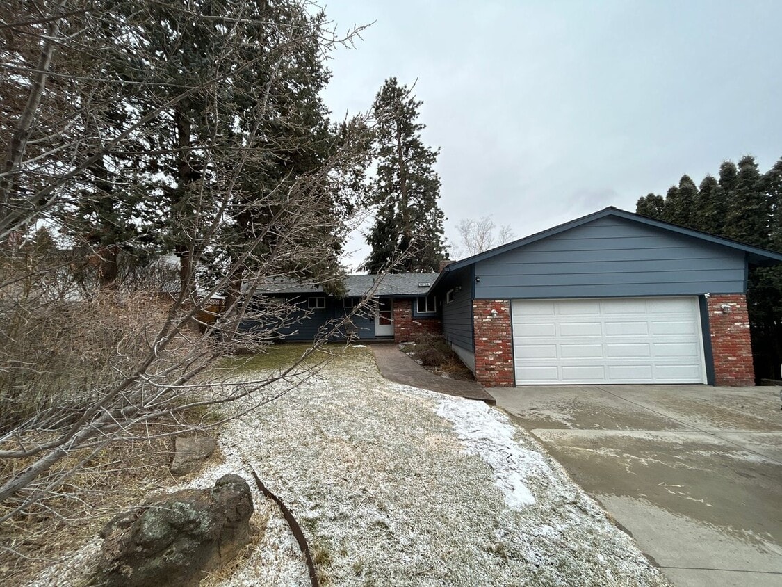 Primary Photo - 3 Bedroom / 2 Bathroom in Bend's Orchard D...