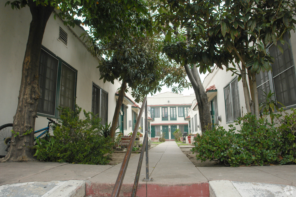 Foto del edificio - Gallatin Willowbrook, LLC (9633.00)