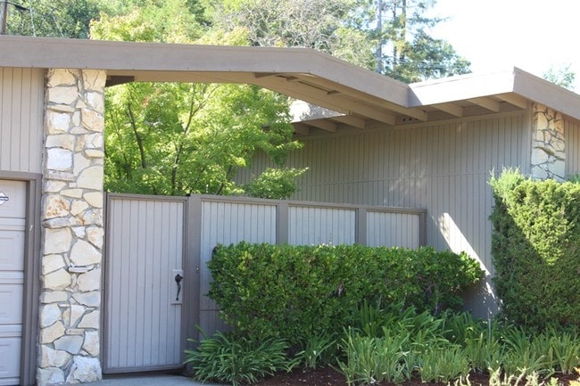 Building Photo - 14 Scottsdale Way