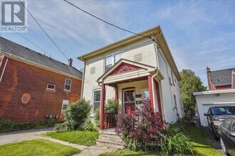 Building Photo - 33 Rose Ave