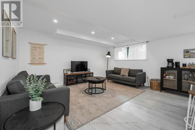 Building Photo - 22 Macoomb Dr