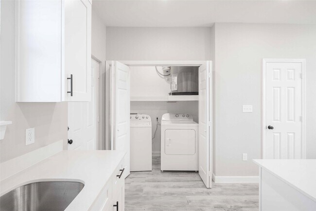 Foto del edificio - 2414 Penick Rd