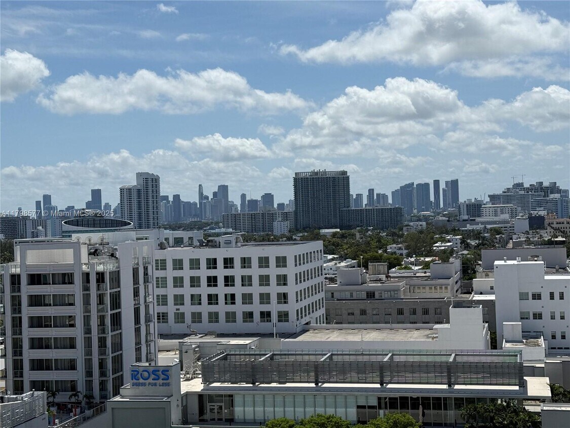 Primary Photo - 100 Lincoln Rd