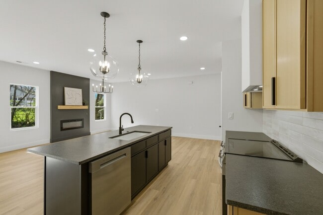 Photo - 116 Winstead St SW House