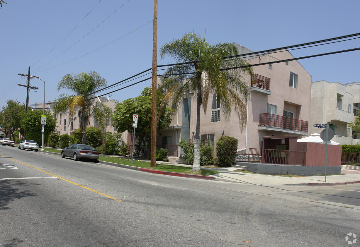 Building Photo - 450 N Van Ness Ave