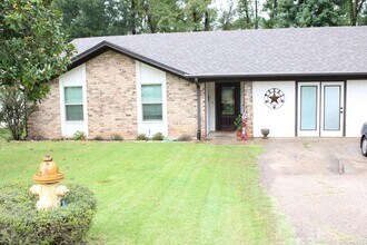 Building Photo - 1315 Baxley Ln