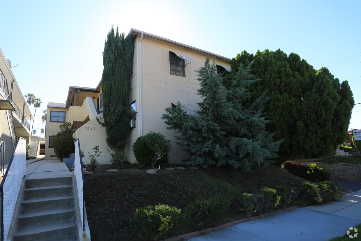 Primary Photo - 1206 N Brand Blvd