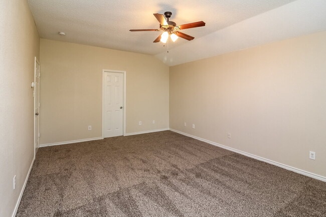 Building Photo - 2520 Buck Dr