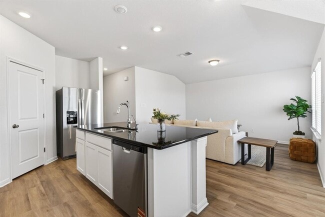 Building Photo - 120 Honey Bee Rd