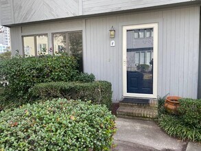 Building Photo - 304 75th Ave N