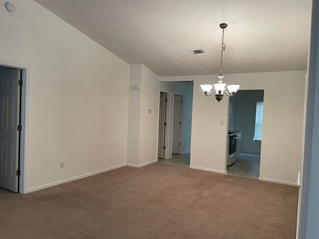 Foto del edificio - 212 E Middlebury Ln SW