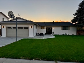 Building Photo - 10852 S Star Pine Dr