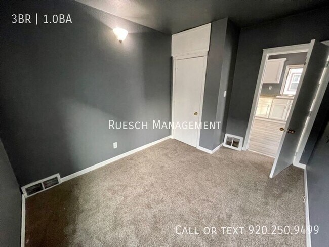 Building Photo - Beautiful 3 Bedroom 1 Bath Lower Duplex Fe...