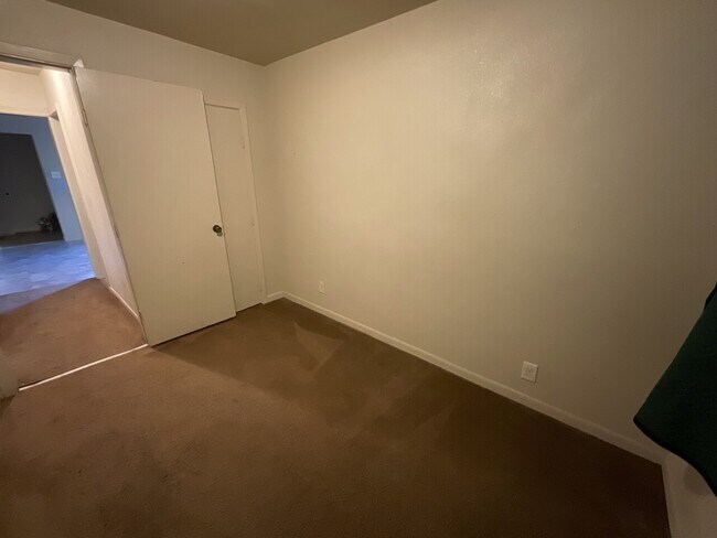 Foto del edificio - Travis Downstairs