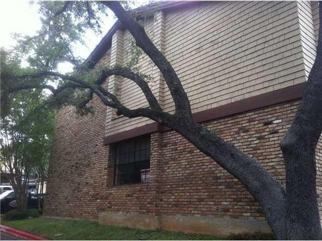 Foto del edificio - 7122 Wood Hollow Dr