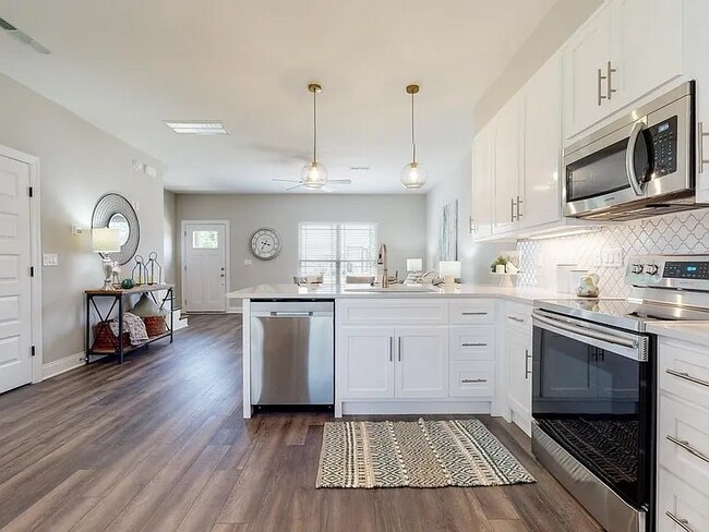 Foto del edificio - 555 Gresham Ln