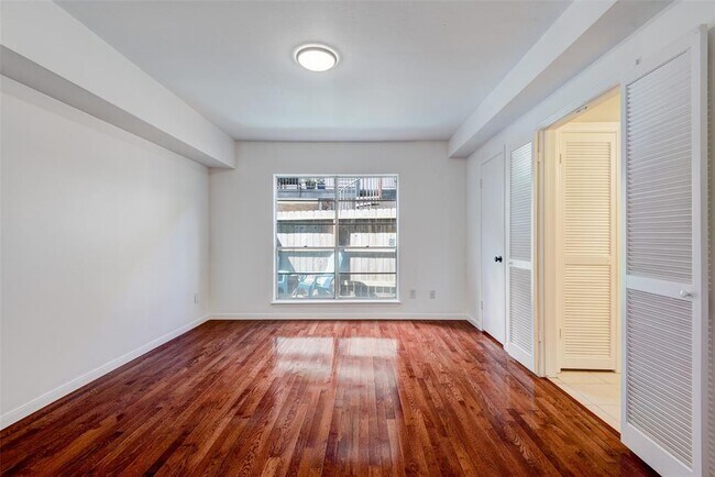 Foto del edificio - 1807 Stoney Brook Dr