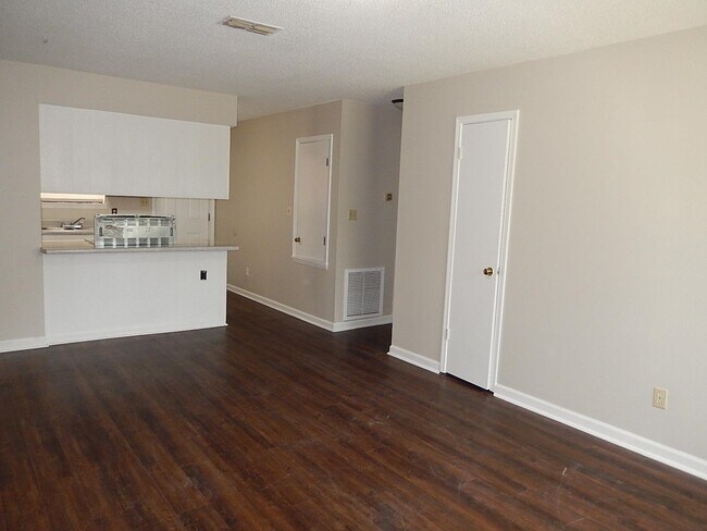 Foto del edificio - 5524 Sullivan Rd