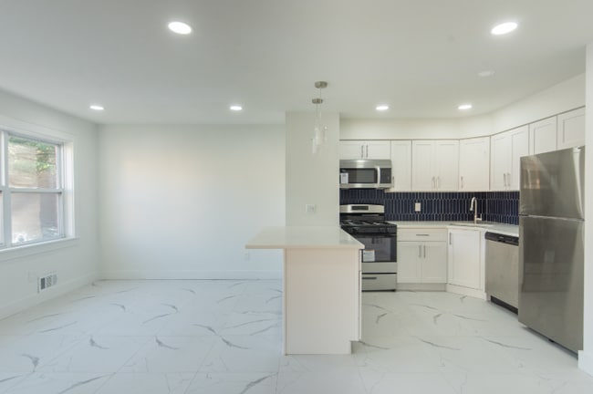 Building Photo - 505 Adams Ln