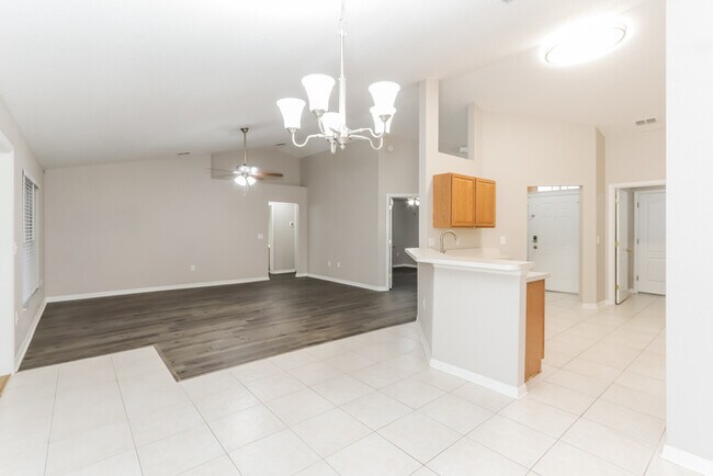 Building Photo - 7661 Canterbury Cir