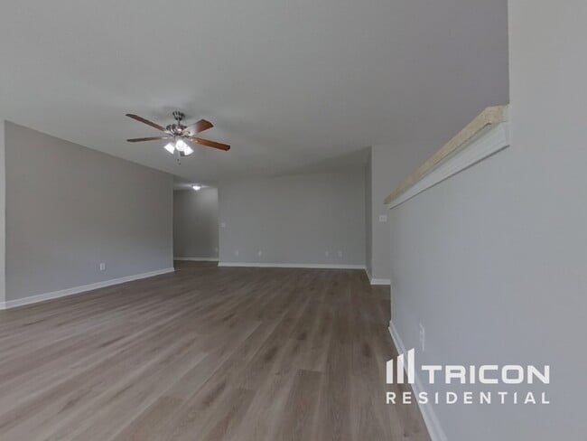 Building Photo - 404 Castle Ridge Dr