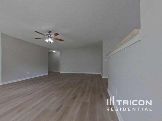Foto del edificio - 404 Castle Ridge Dr
