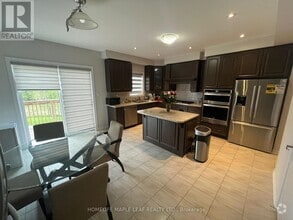 Building Photo - 25 Hawtrey Rd