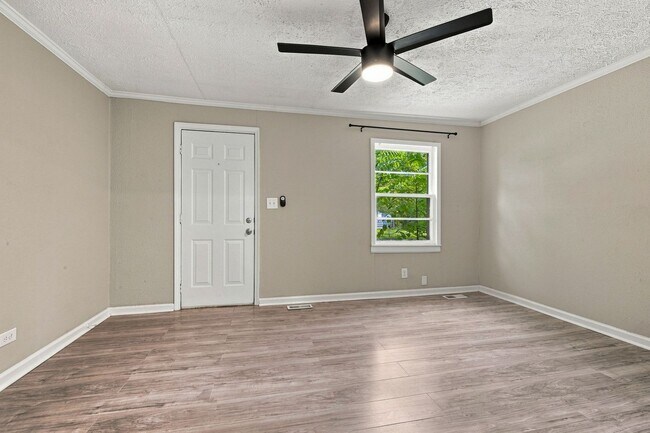 Building Photo - 1202 Cline Ave
