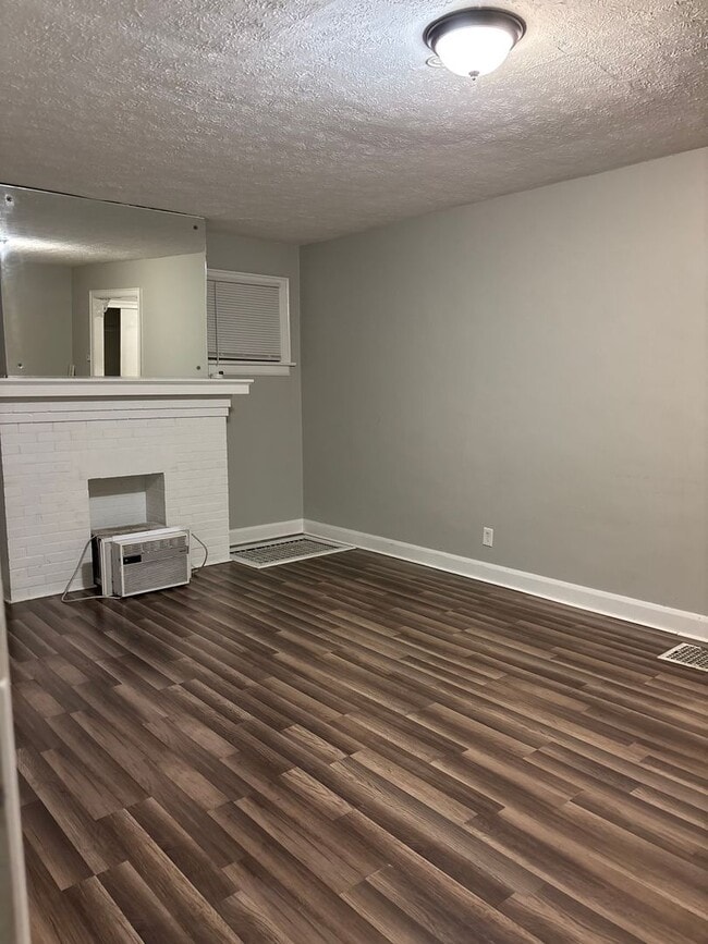 Building Photo - 48 N Roys Ave