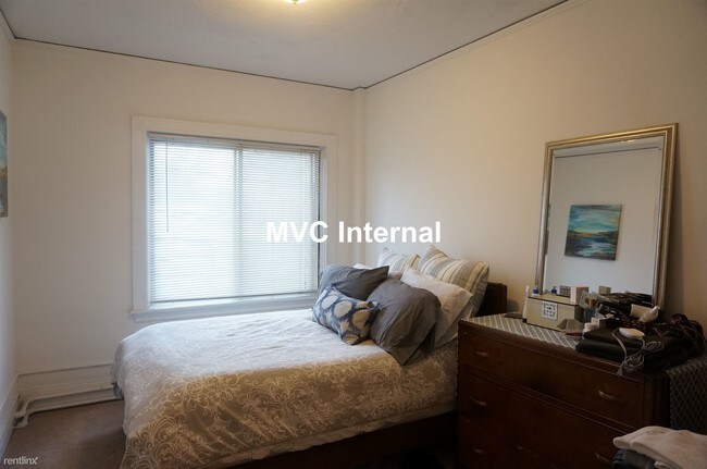 Building Photo - 1 br, 1 bath  - 230 Walnut St