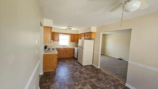 Building Photo - 349 Woodpoint Ave