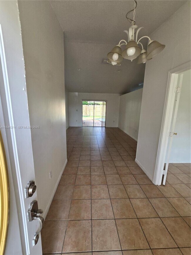 Foto del edificio - 14300 SW 152nd Pl