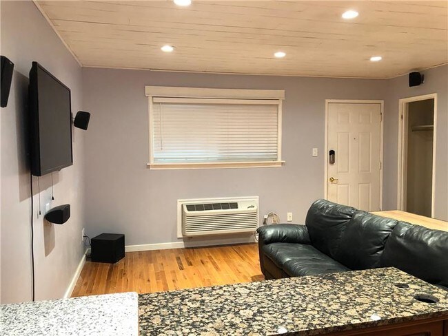 Building Photo - 130 S Estes Dr