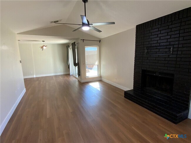 Building Photo - 4725 Hartrick Bluff Rd
