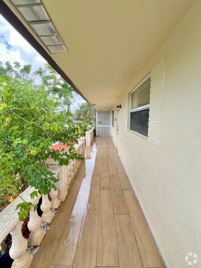 Building Photo - 7021 SW 19th Mnr