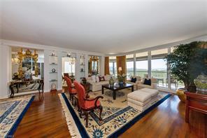 Building Photo - 8930 Bay Colony Dr