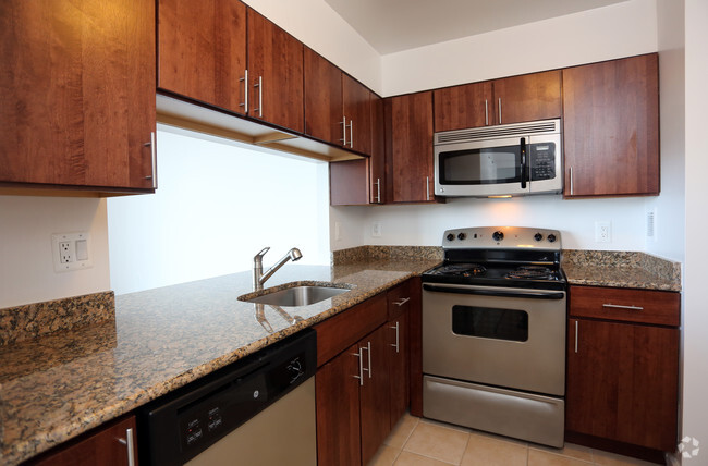 Cocina amplia - Westwood Tower Apartments