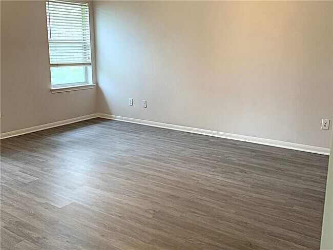 Building Photo - 196 Elm Forest Loop