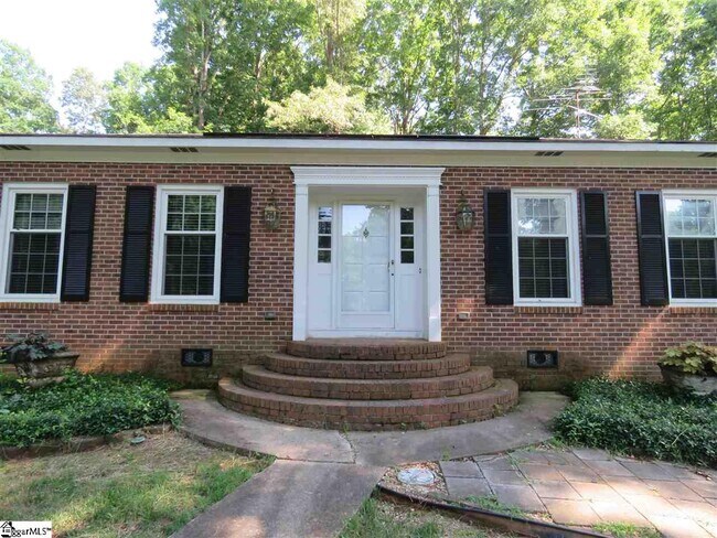 Building Photo - 702 N Almond Dr