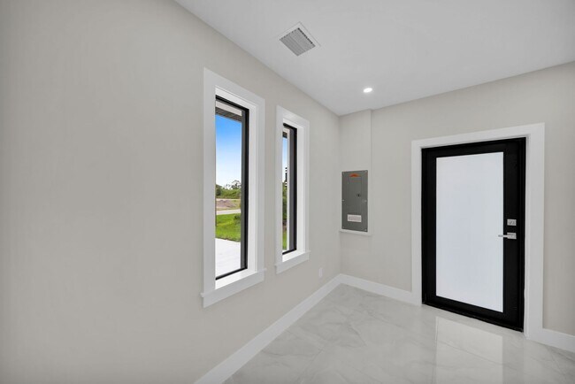 Building Photo - 462 Lampion Ave S