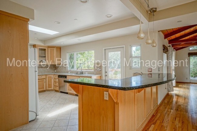Building Photo - Pebble Beach Beauty!
