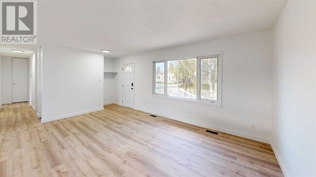 Building Photo - 9639-9685 85 Ave