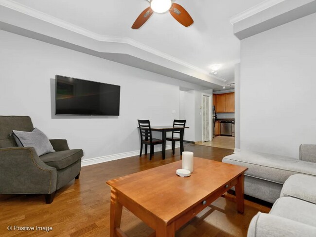 Foto del edificio - 556 W Deming Pl