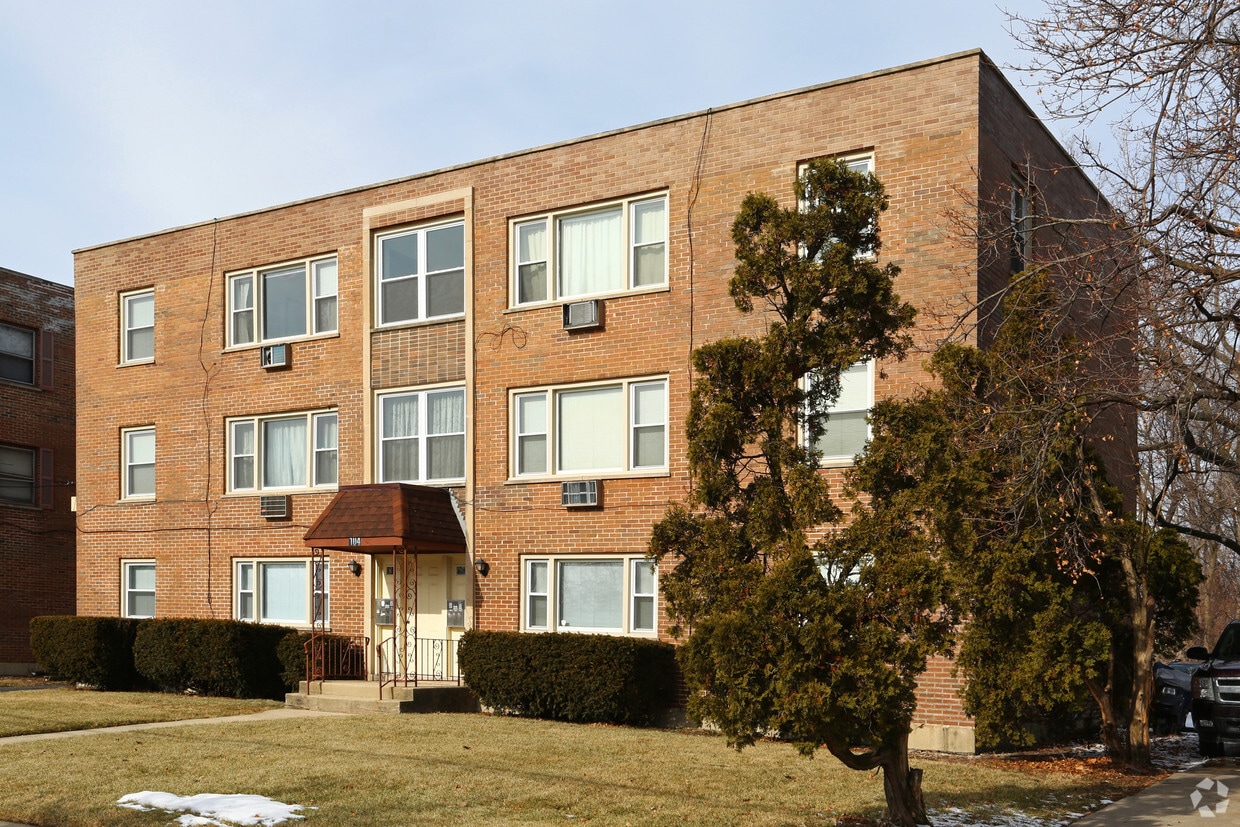 104 W Willow St, Lombard, IL 60148 Apartments in Lombard, IL