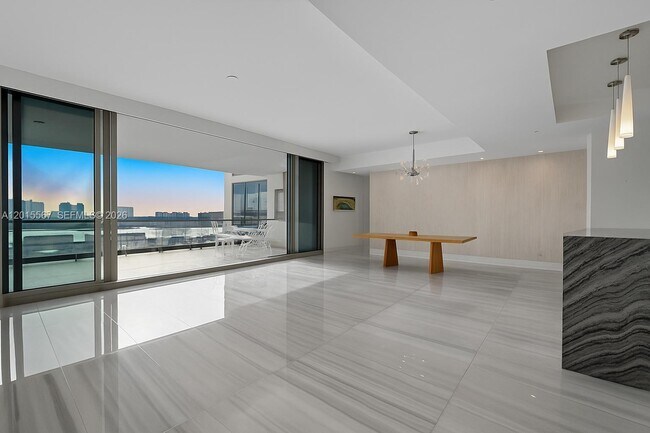 Building Photo - 17901 Collins Ave