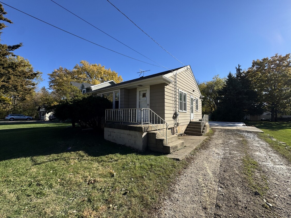 Primary Photo - 29W211 Calumet Ave E