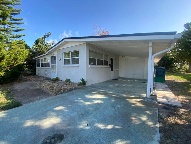 Building Photo - 2/2 Beachside Bungalow