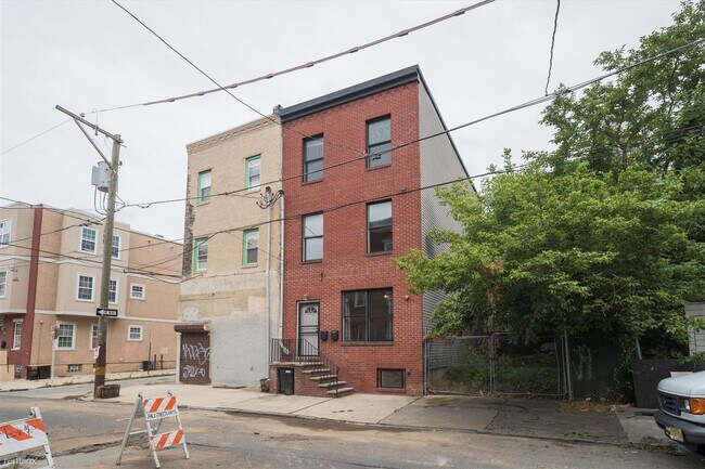 Foto del edificio - 3 br, 2 bath Duplex - 2025 N 18TH ST Unit 101