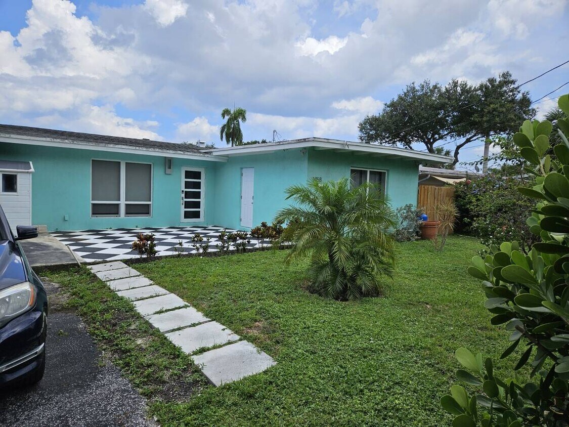 Primary Photo - 1458 SW 19th Ave