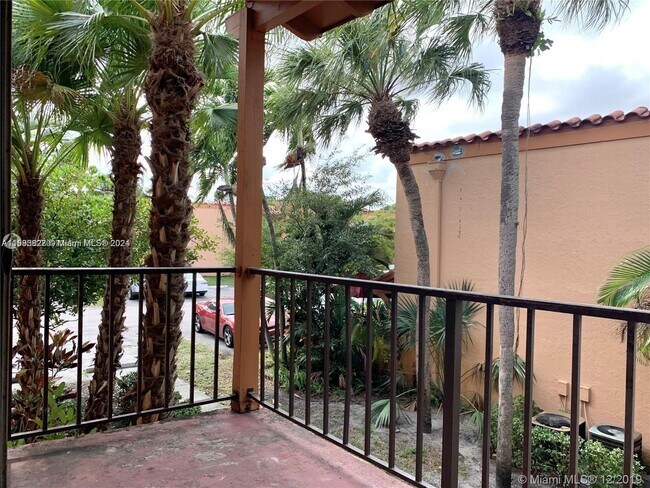 Foto del edificio - 7110 Fairway Dr